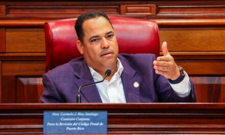 Vicepresidente Carmelo Ríos presenta proyecto para garantizar transparencia en precios de servicios hospitalarios