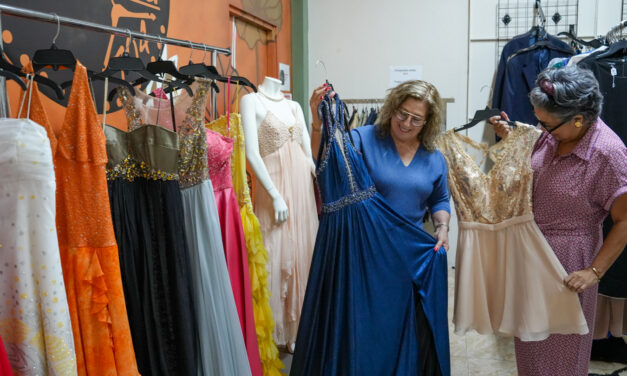 “La Percha 704” de La Fondita de Jesús donará trajes de “prom” a jóvenes graduandos de escasos recursos