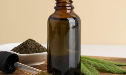 Cámara de Representantes equipara pacientes de cannabis medicinal con adictos y ebrios habituales, generando denuncias de discrimen