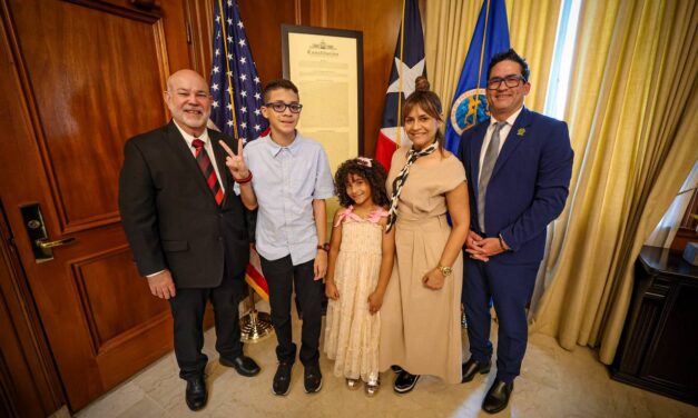 ‘Johnny’ Méndez rinde homenaje a niños diagnosticados con autismo