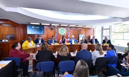 Educadores respaldan la medida, pero Educación advierte sobre limitaciones operacionales y recursos