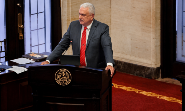 Rivera Schatz defiende la fiscalización legislativa ante críticas de la gobernadora