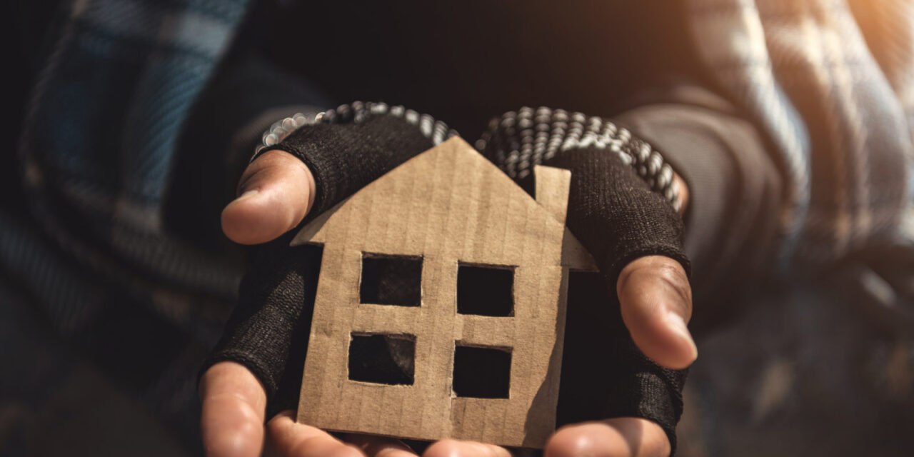 Proponen trasladar política de sinhogarismo a Vivienda y rechazan enfoque limitado a salud mental