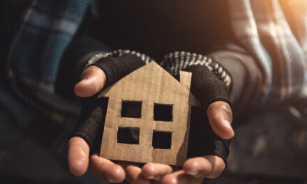 Proponen trasladar política de sinhogarismo a Vivienda y rechazan enfoque limitado a salud mental