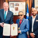 El Senado de Puerto Rico honra los 36 años de carrera artística del senador y artista dominicano Héctor Acosta