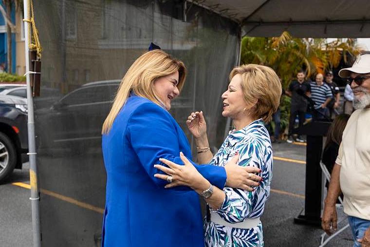 Gobernadora Jenniffer González inaugura tramo de la PR-861 en honor a la pastora Wanda Rolón