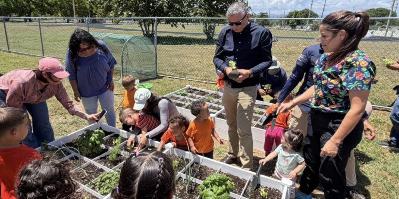 Niños de Guánica ponen “Manitos a la Tierra” en proyecto educativo municipal con Acuden
