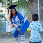 Entre batazos y abrazos Alejandra Jorge vive su pasión de madre y atleta