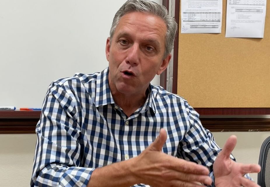 Alcalde de Coamo reitera llamado al DTOP para establecer reglamento uniforme sobre negocios ambulantes en carreteras estatales