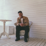 Emanuel Deliser transforma su testimonio de vida en música con “Mateo 21:12”
