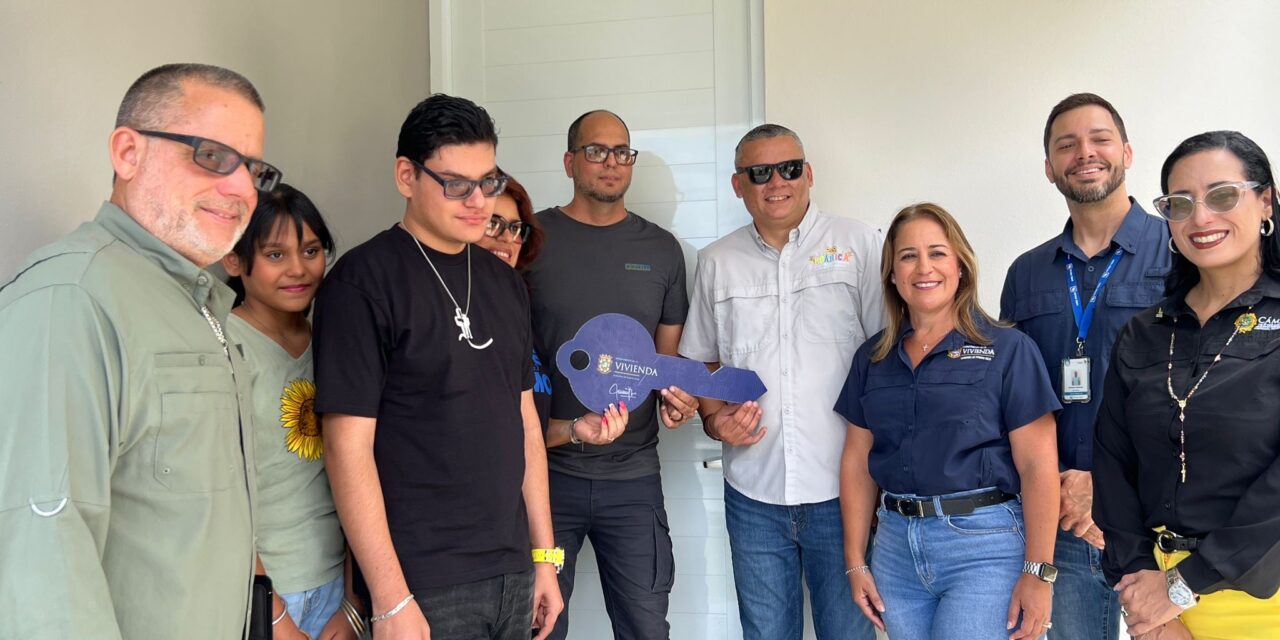Avanza la recuperación en Guánica, entregan la primera residencia del Programa Resurge