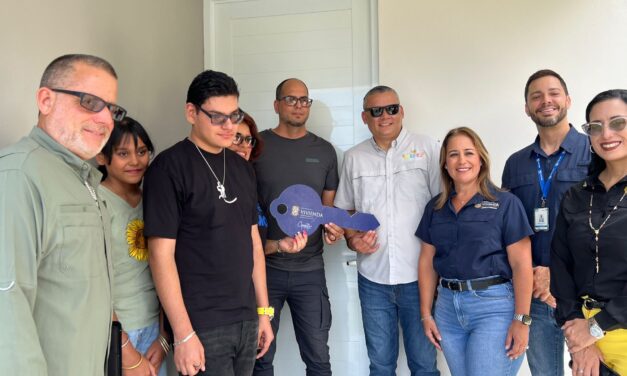 Avanza la recuperación en Guánica, entregan la primera residencia del Programa Resurge