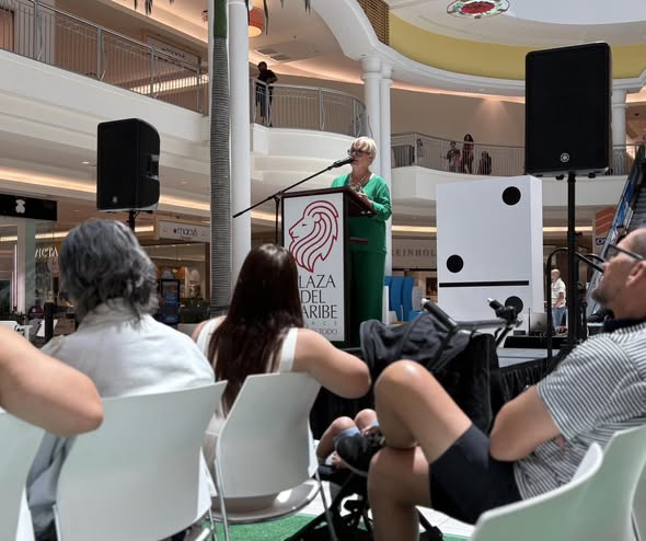 Plaza Del Caribe inaugura exhibición dedicada a los padres y al tradicional juego de dominó