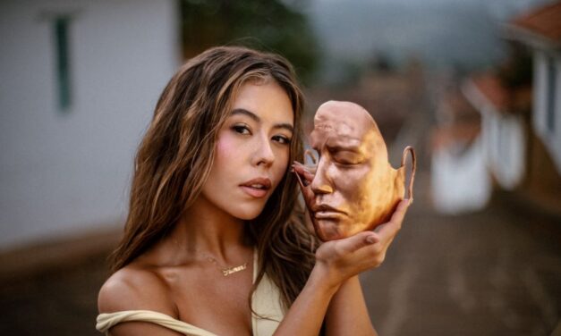 Juliana presenta “El Achantado” su nuevo sencillo