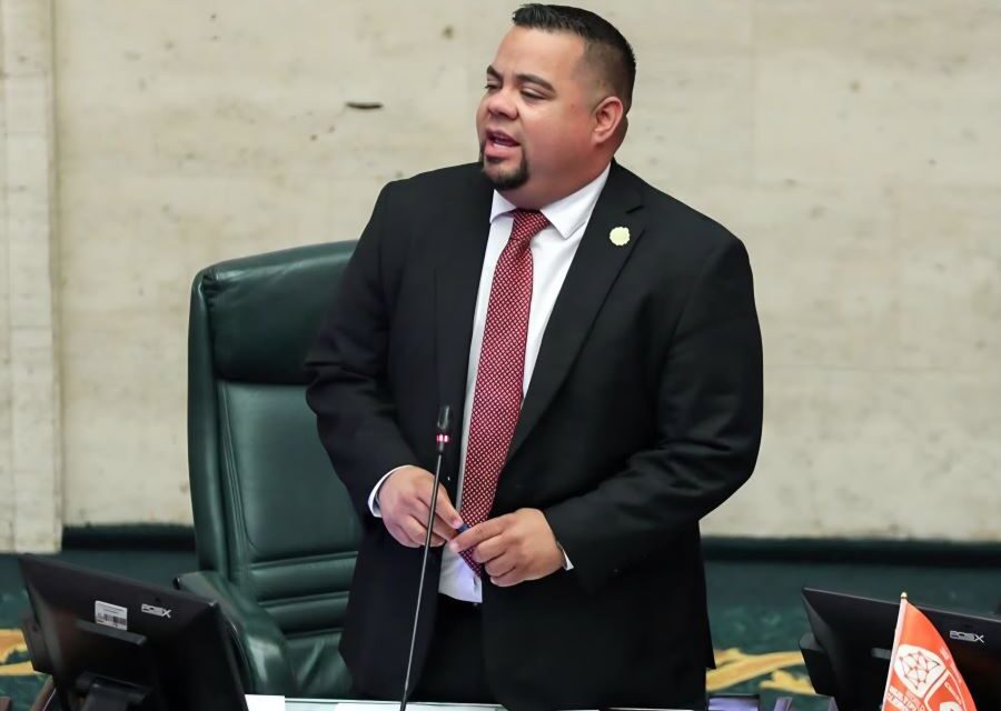 Representante Colón Rodríguez radica Resolución para proteger a comerciantes ambulantes y detener desalojos en servidumbres estatales