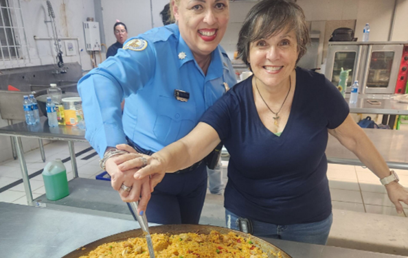 Policía y jóvenes de la Fundación Síndrome Down fortalecen la inclusión a través de taller culinario