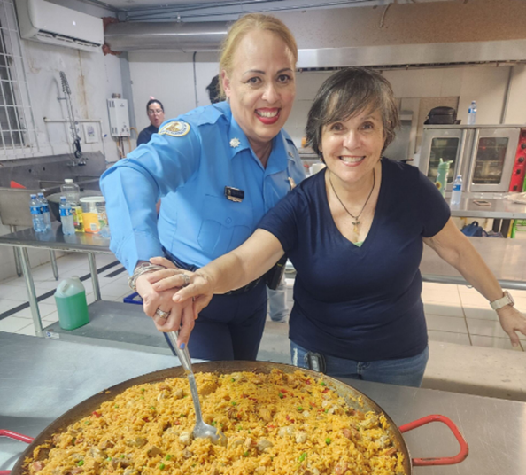Policía y jóvenes de la Fundación Síndrome Down fortalecen la inclusión a través de taller culinario