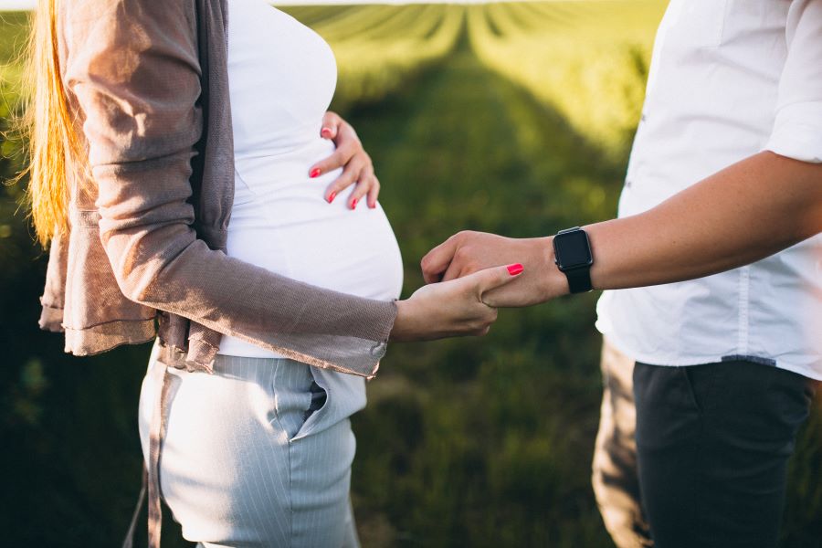 Senado aprueba medida para establecer responsabilidad parental compartida desde la gestación