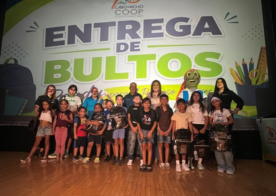 Listos para el regreso a clases: alianza cooperativista beneficia a estudiantes de Cabo Rojo