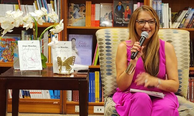 La escritora puertorriqueña Brenda Teresa presentó su poemario “Con Mucho Infinito”