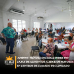 ‘Johnny’ Méndez entrega sobre 600 cajas de alimentos a adultos mayores en centros de cuidado prolongado