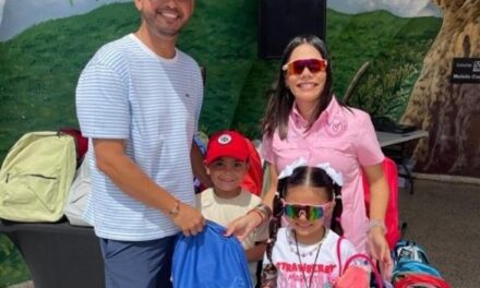 Peñuelas impulsa el regreso a clases con entrega de artículos escolares a estudiantes
