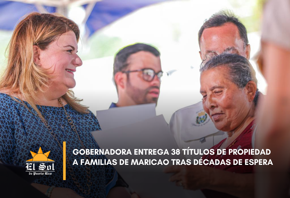 Gobernadora entrega 38 títulos de propiedad a familias de Maricao tras décadas de espera