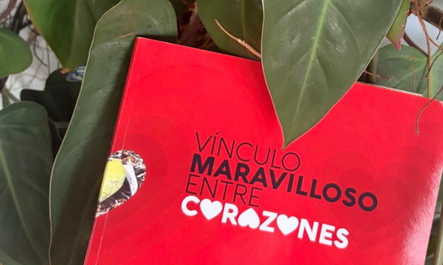 Pediatra presenta libro inspirado en el poder de la lactancia como primer vínculo de amor