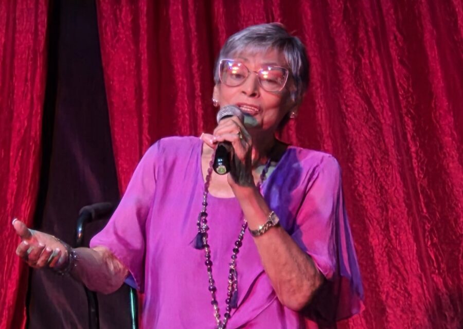 Ida Claudio cautiva con su romanticismo a sus fanáticos