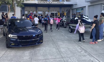 Policía de Ponce se une a iniciativa “Quiero Mi Escuela” en Guayanilla