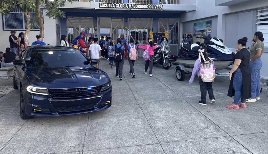 Policía de Ponce se une a iniciativa “Quiero Mi Escuela” en Guayanilla