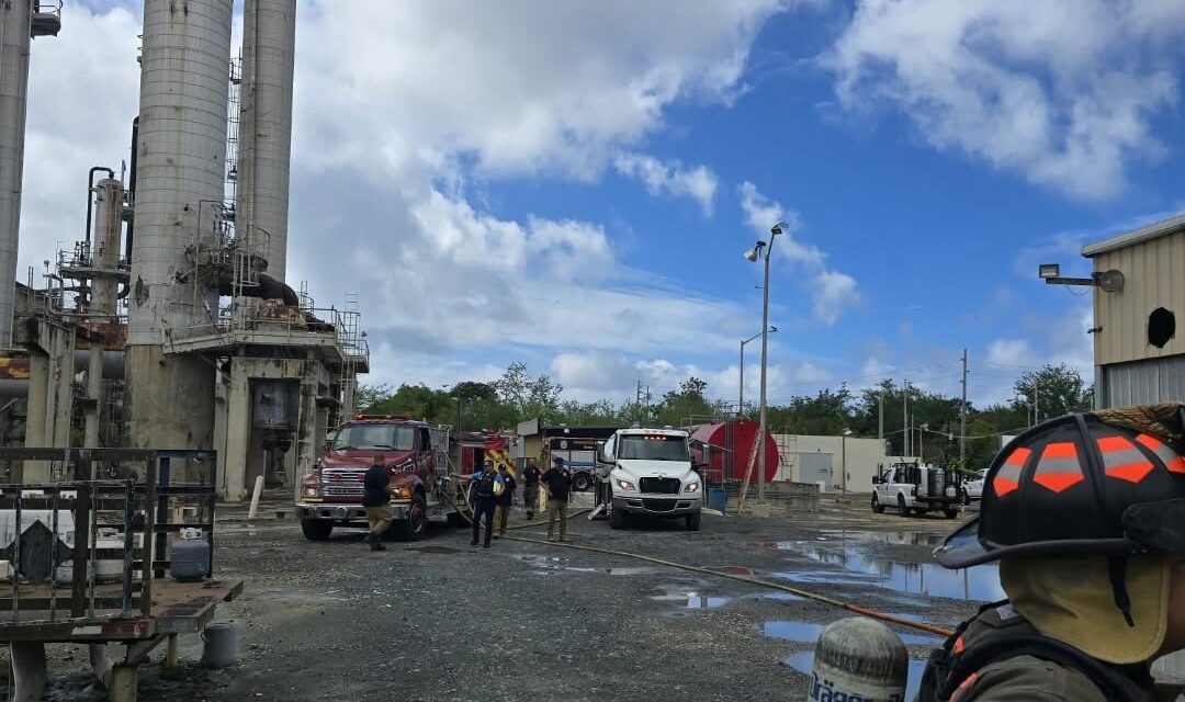 Dos empleados sufren quemaduras tras incendiarse cilindros de gas en planta de Peñuelas