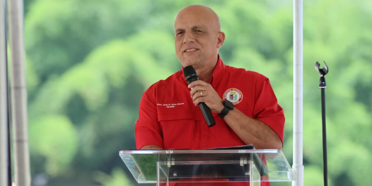 Alcalde de Adjuntas defiende contratos señalados por la Contralora