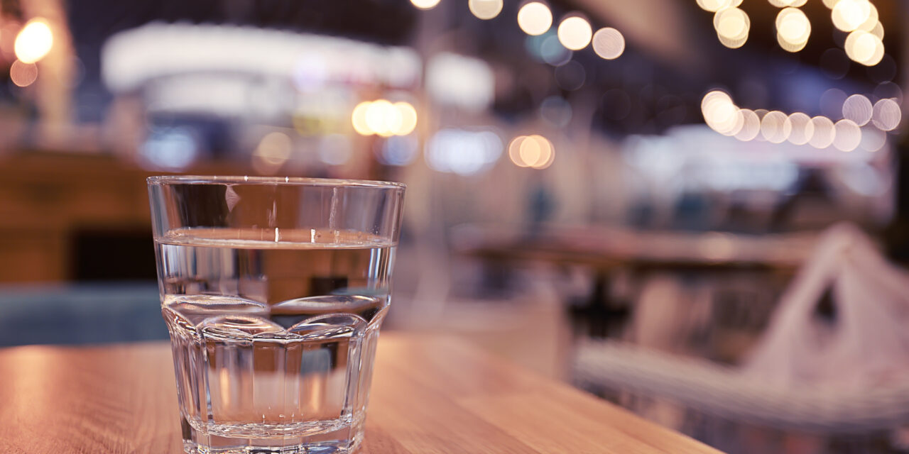 DACO pide ayuda a consumidores para detectar violación a la congelación de precios en artículos relacionados al agua