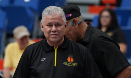 Monarcas apuestan a inspirar a las niñas que sueñan con llegar a la cancha