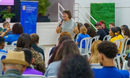 “Cuando una Mujer Alza su Voz” lleva mensaje de prevención y apoyo a Residencial Dr. Pila en Ponce