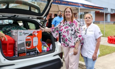 Senadora Karen Román refuerza ayuda a familias y adultos mayores del oeste