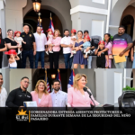 Gobernadora entrega asientos protectores a familias durante Semana de la Seguridad del Niño Pasajero