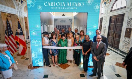 Cámara rinde homenaje a Carlota Alfaro por más de 75 años dedicados a la moda