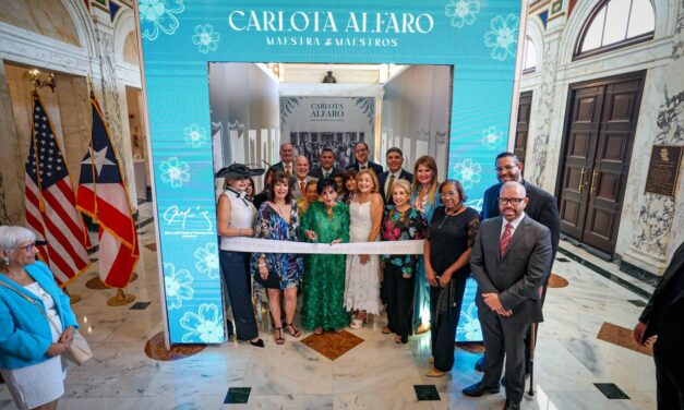 Cámara rinde homenaje a Carlota Alfaro por más de 75 años dedicados a la moda