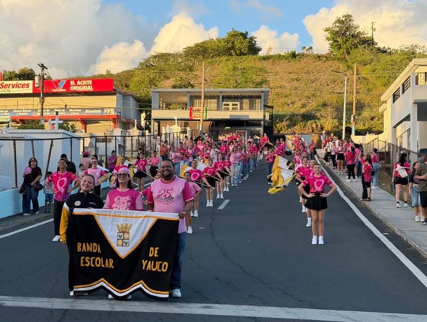 Banda Escolar de Yauco se une a marcha contra el cáncer de seno