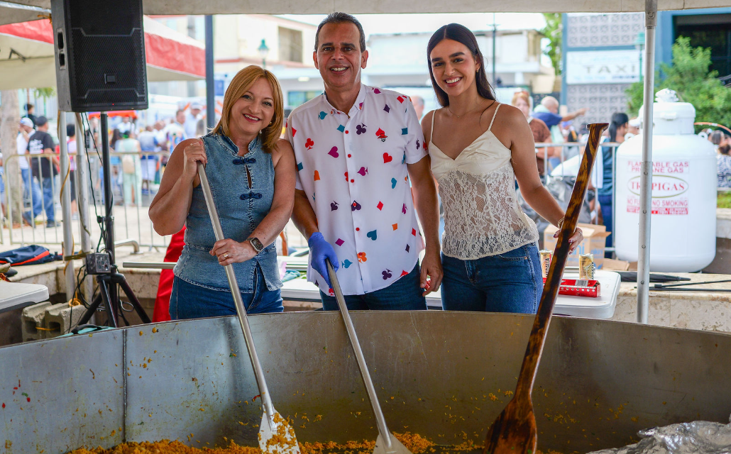 Miles de personas dicen presente en el Festival del Pollo en Aibonito 
