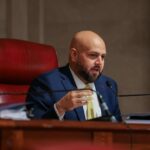 Proyecto impondría multas de hasta $1,000 por consumir cannabis medicinal frente a menores