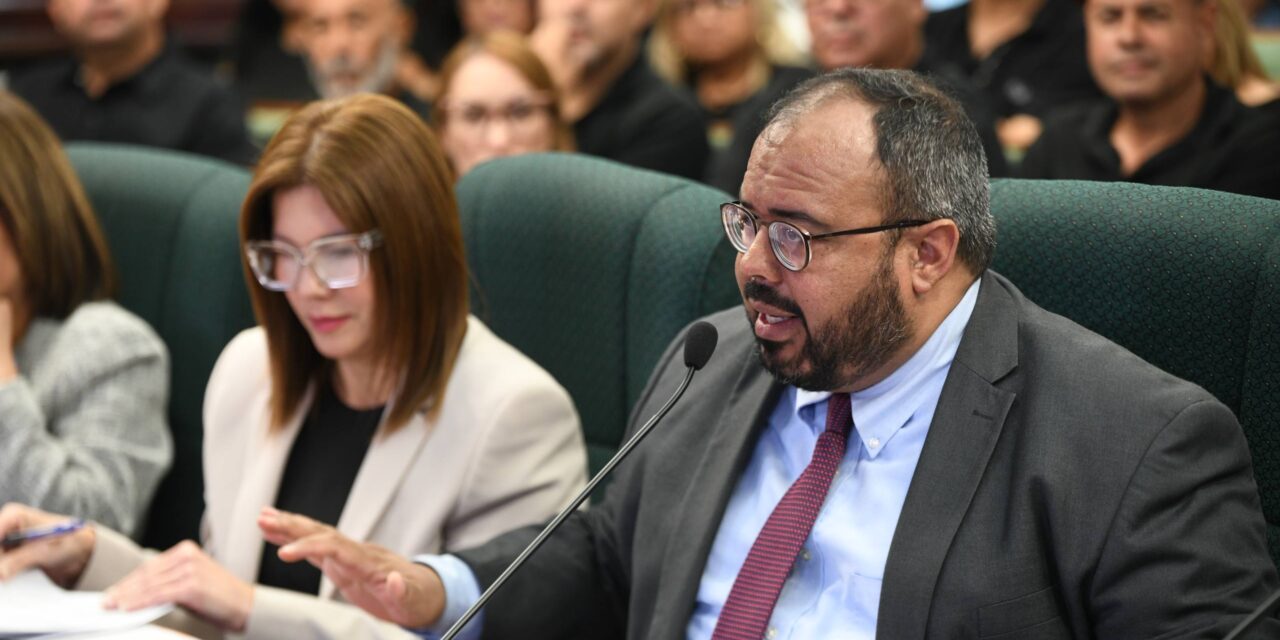 Educación aún adeuda $8 millones a transportistas escolares
