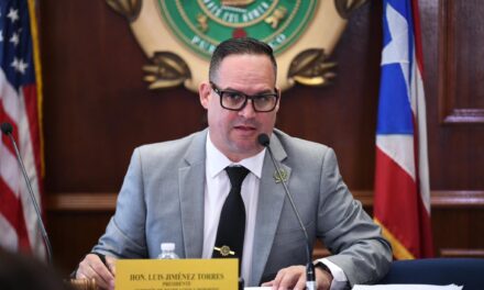 Proyecto prohibiría que estudiantes repitan un grado para obtener ventaja deportiva