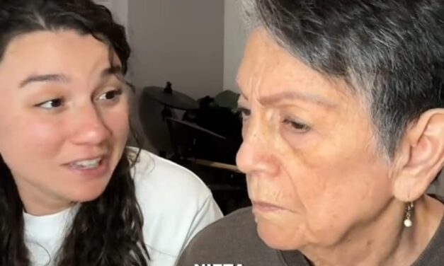 Conmovedor: Abuela con Alzheimer reconoce a su nieta guayanillense en concurso de belleza en Tailandia